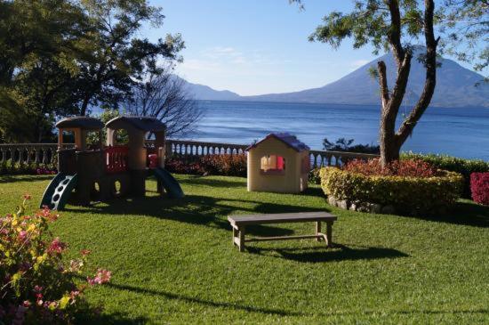 The Paradise Of Atitlan Suites - Free Breakfast Supplies Panajachel Kültér fotó
